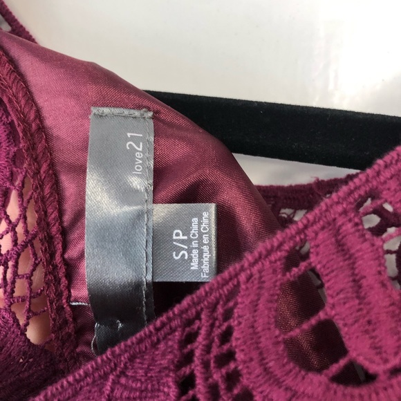 Forever 21 Burgundy Lace Neckline Dress with Pockets - Picture 6 of 7